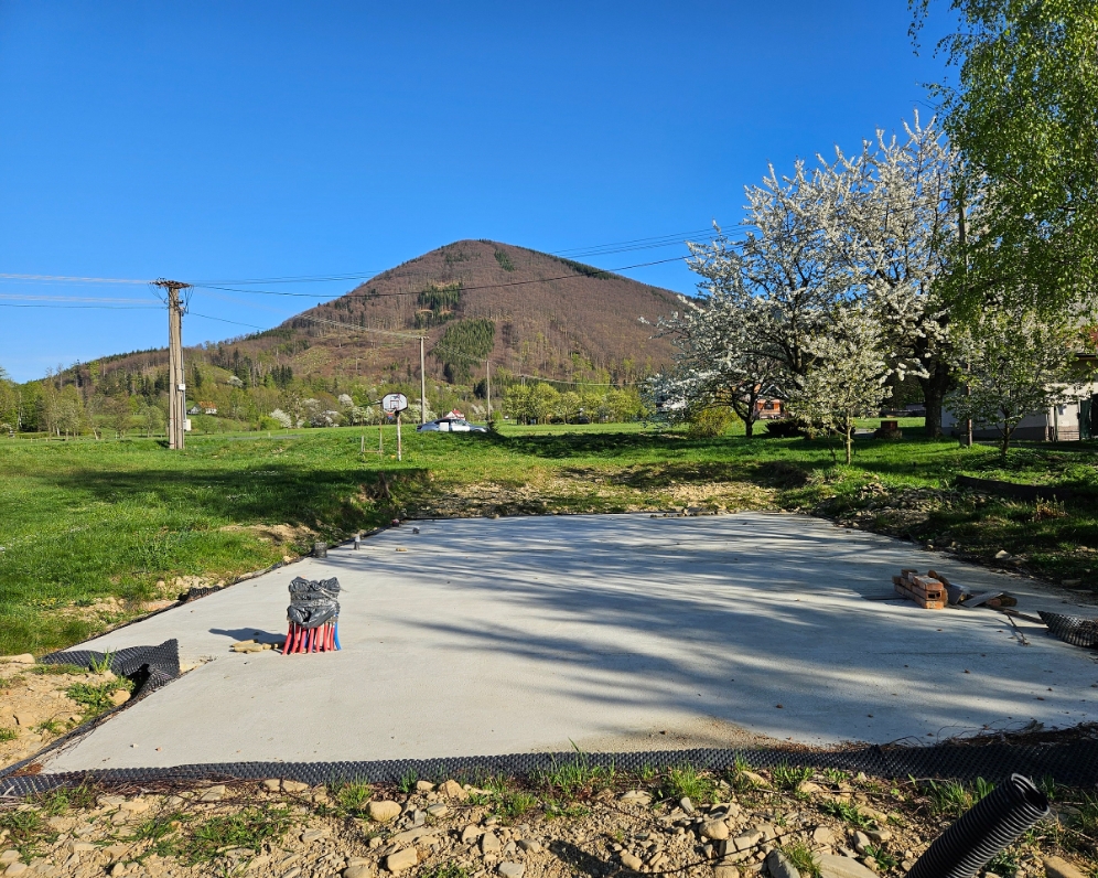 Pozemek se stavebním povolením, Trojanovice